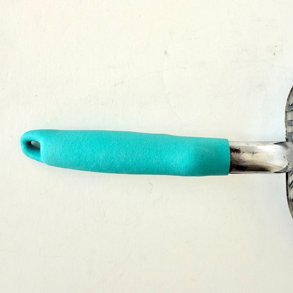 DuraScoop Metal Cat Litter Scoop with Teal Handle - Picture 7 of 10